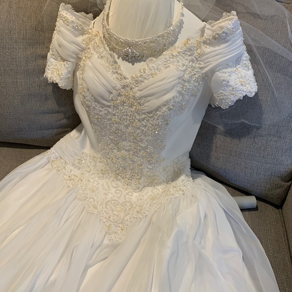 Sweetheart Gowns - Picture 1 of 2